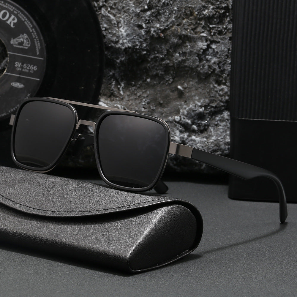 Dame moteriktig solbrille med firkantet ramme og innovative linser Luvikno
