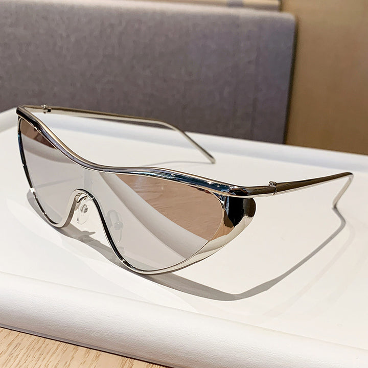 Damer futuristiske oversized solbriller med markant design Luvikno