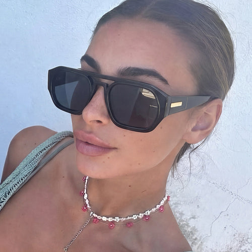 Dame moteriktig rektangulær brille med elegant metalled accent Luvikno