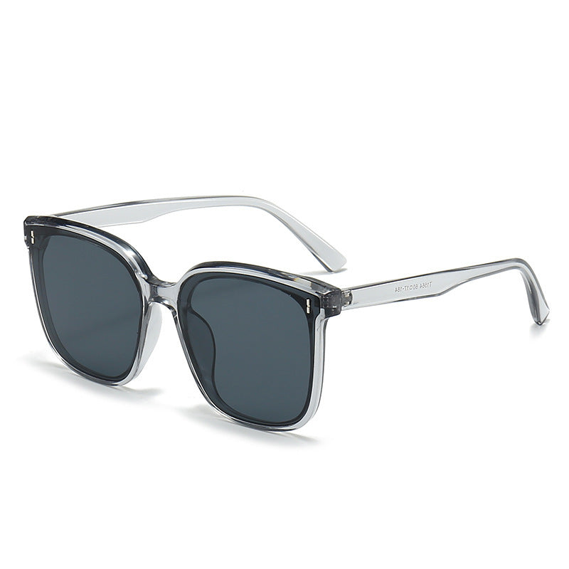 Dame Motekom solbrille med beskyttende UV-filter og elegant design Luvikno