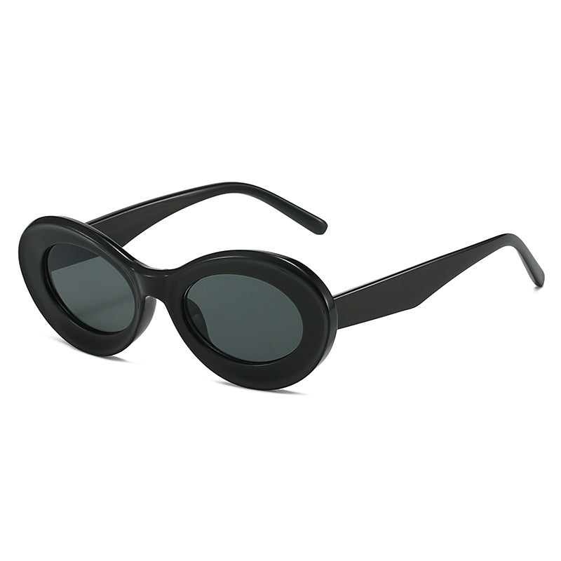 Dame moteriktig solbrille i oval design Luvikno
