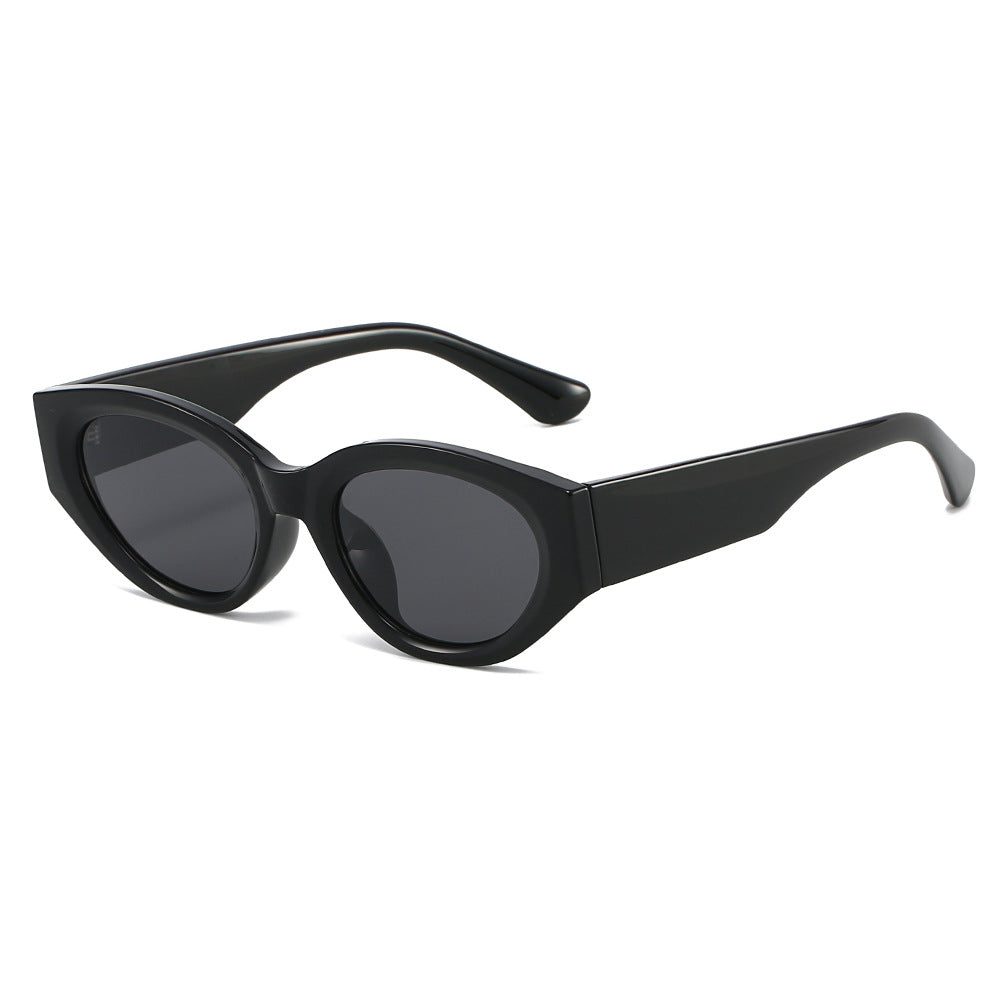 Dame Cat-Eye solbrille med moderne, transparent ramme og UV-beskyttelse Luvikno
