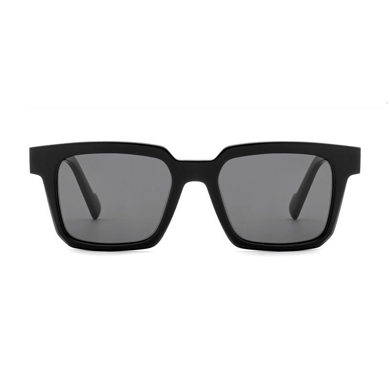 Dame moteriktig kvadratisk solbrille med bred ramme Luvikno