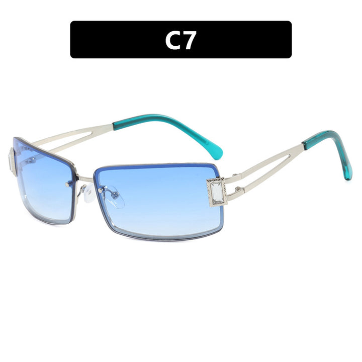Dame stilig solbrille med elegante trapezformede glass og filigran metallramme Luvikno