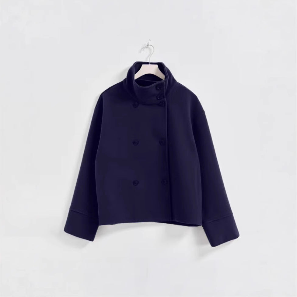 Naisten muotitietoinen lyhyt takki korkealla kauluksella ja kaksinkertaisella nappilistalla Luvik