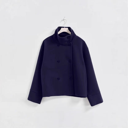 Naisten muotitietoinen lyhyt takki korkealla kauluksella ja kaksinkertaisella nappilistalla Luvik