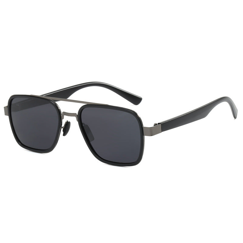 Dame moteriktig solbrille med firkantet ramme og innovative linser Luvikno