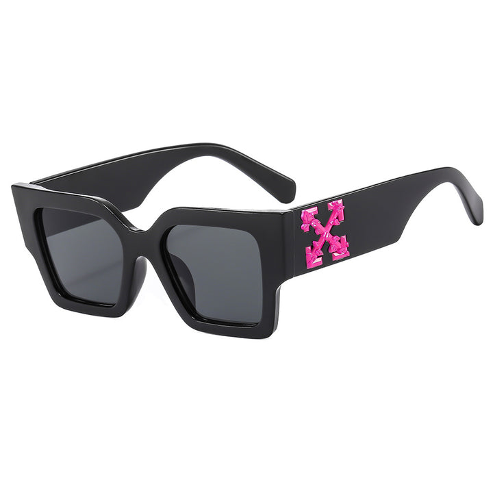 Dame designer solbrille med iøynefallende geometrisk ramme Luvikno