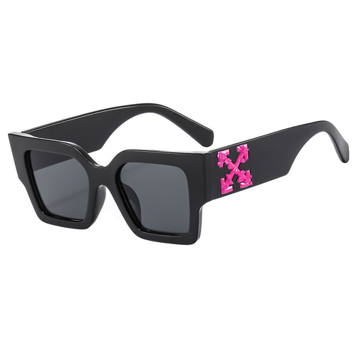 Dame designer solbrille med iøynefallende geometrisk ramme Luvikno