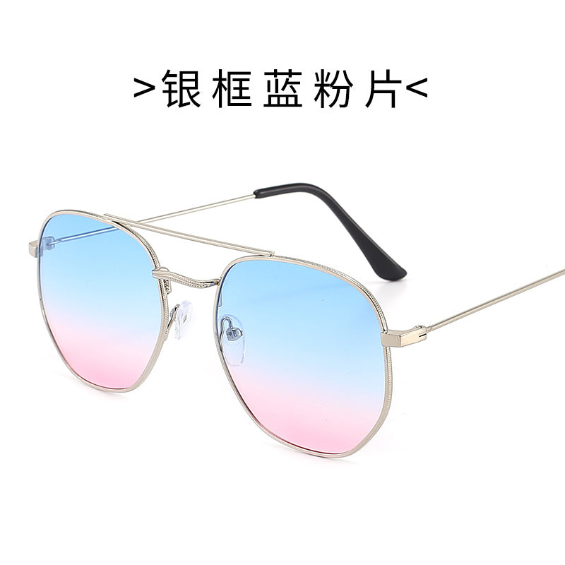 Dame solbrille med oval ramme og beskyttende gradientlinse Luvikno