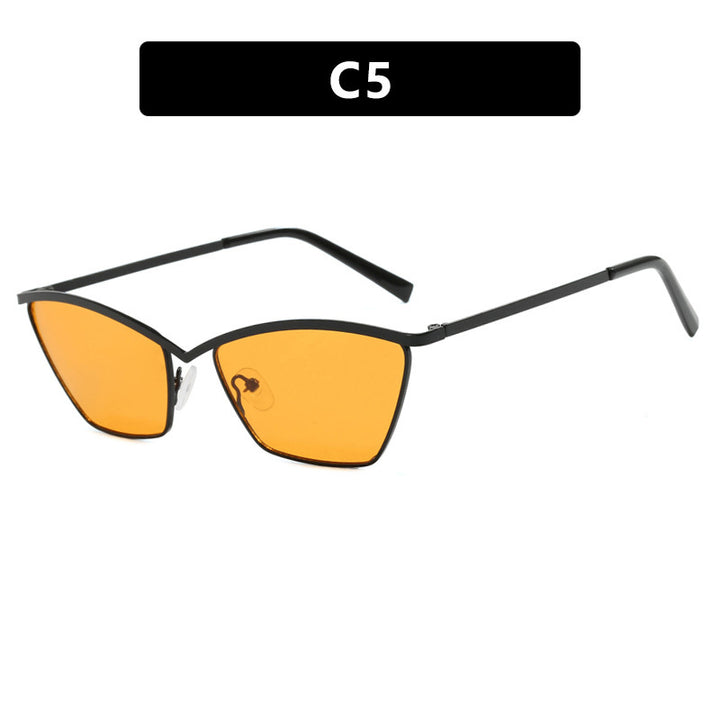 Dame solbrille i avantgardistisk katteøye-design Luvikno