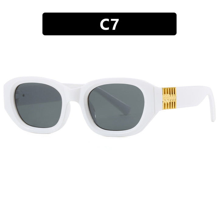 Dame moteriktig solbrille med unikt, geometrisk design og elegante aksenter Luvikno