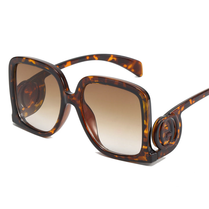 Dame solbrille i elegant kvadrat-design Luvikno