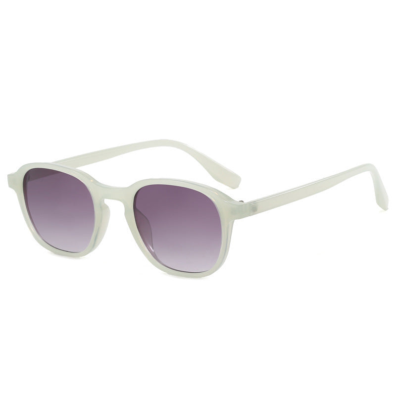 Dame moteriktig solbrille i oval design Luvikno