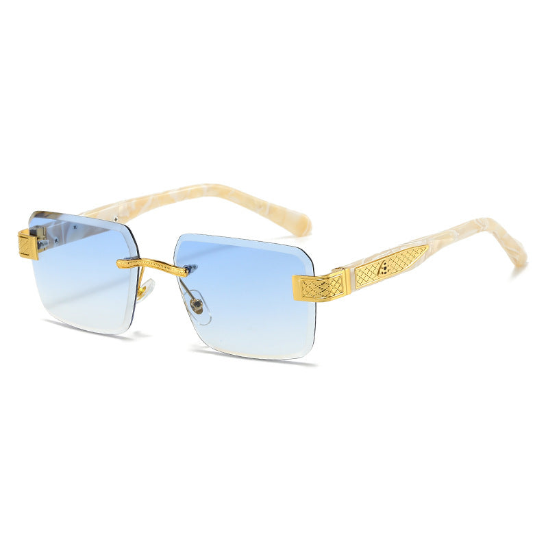 Damer elegant solbrille med luksuriøs, glitrende ramme Luvikno