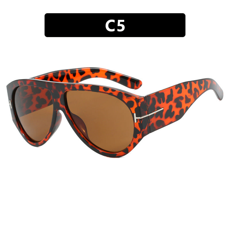 Dame elegant solbrille i markant design Luvikno
