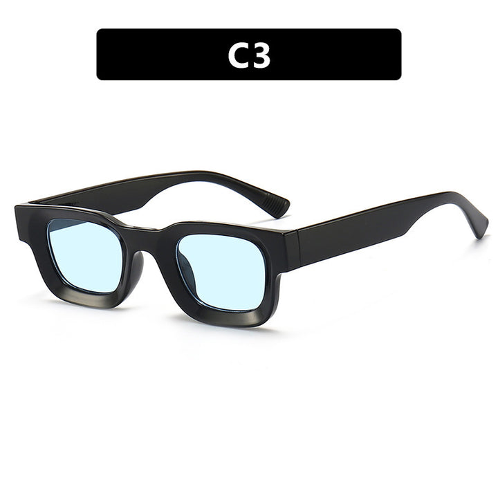 Dame moteriktig solbrille i elegant, kantet design Luvikno