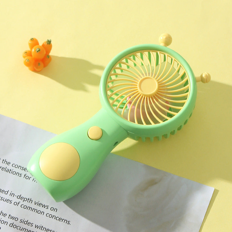 Kvinnelig bærbar håndvifte med ergonomisk design og stille viftetrinn Skanto