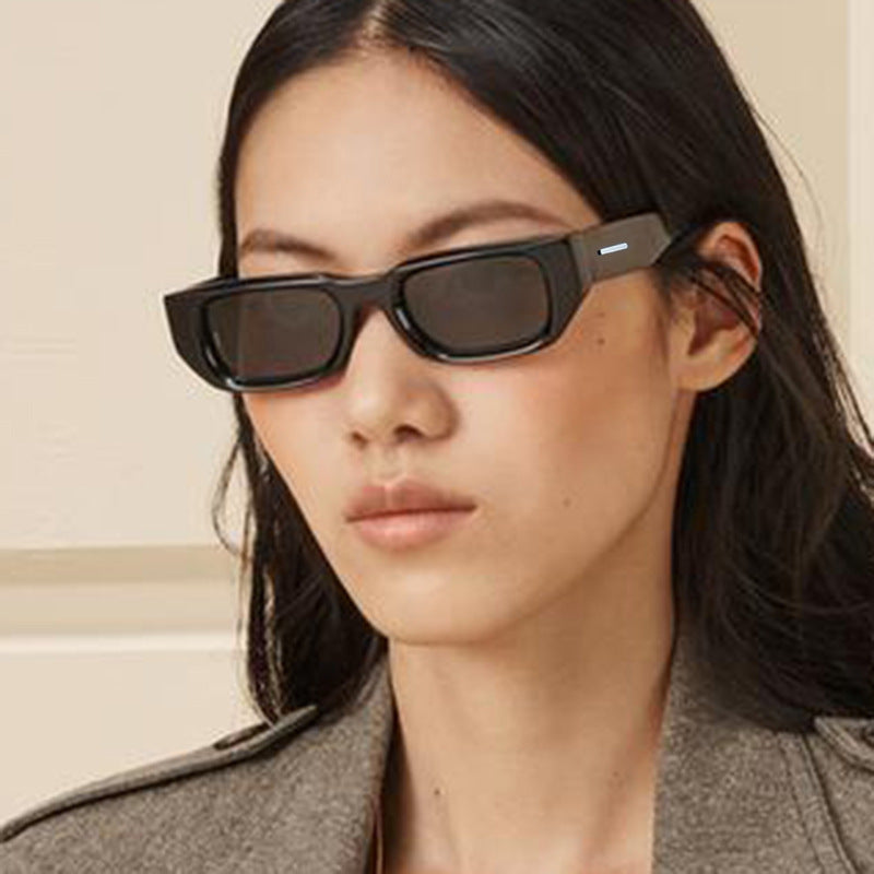 Dame trendy solbriller med innovativ, transparent ramme og polarisert glass Luvikno