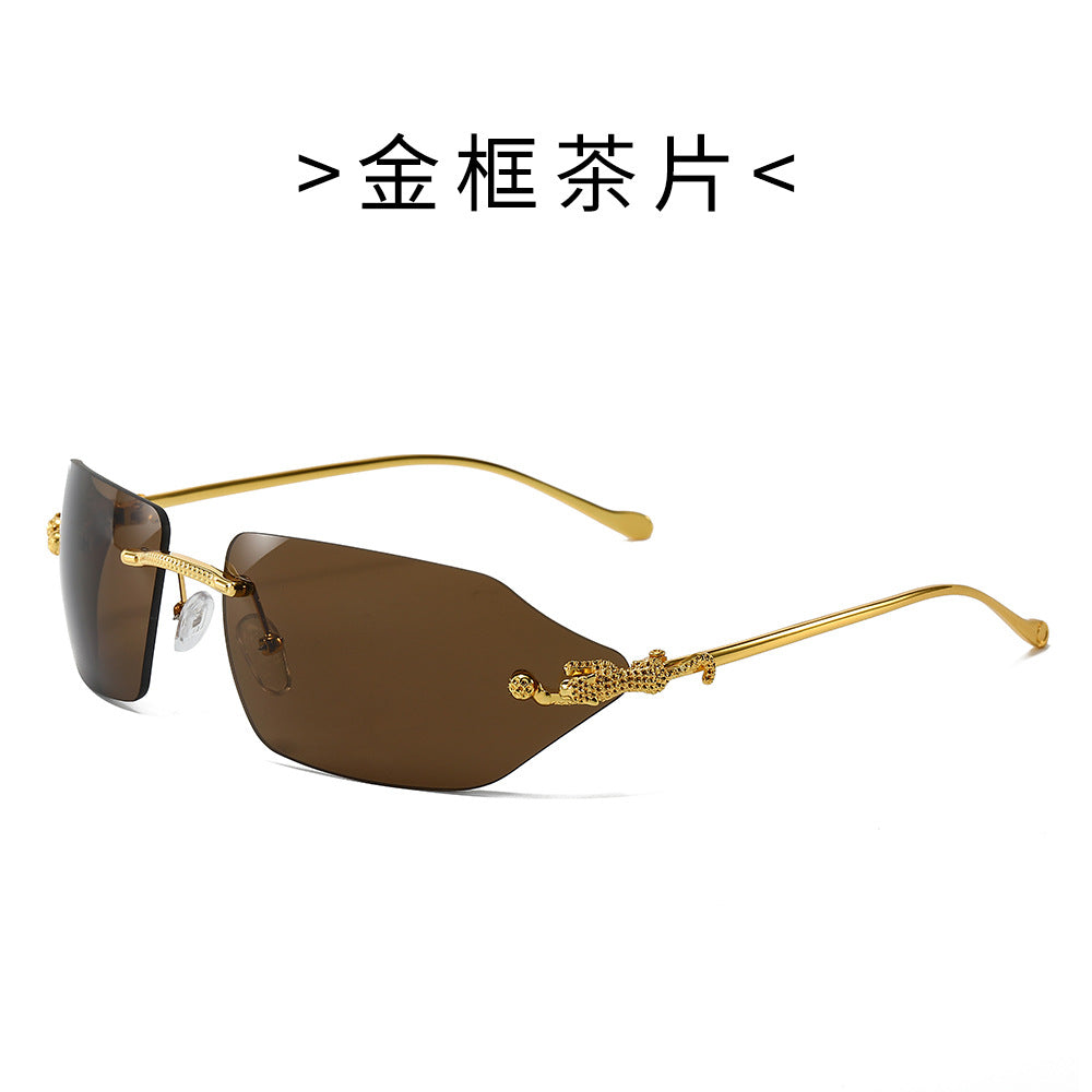 Dame Motefull solbrille med elegant ramme og eksklusive detaljer Luvikno