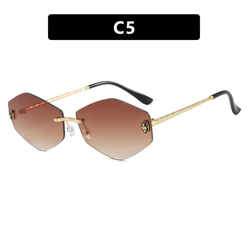 Dame geometrisk solbrille i moderne design med elegant metallramme Luvikno
