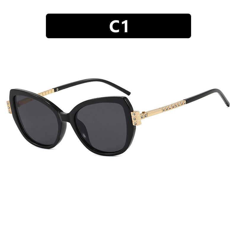 Dame oversized solbrille med beskyttende UV-filter og elegante aksenter Luvikno