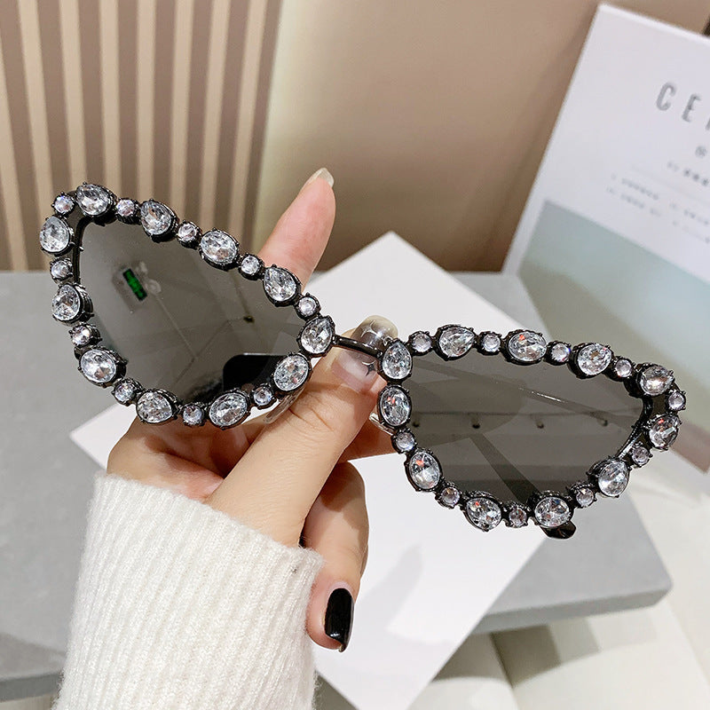 Dame Glamourøs Cat-Eye Solbrille med glitrende Strassdetaljer Luvikno