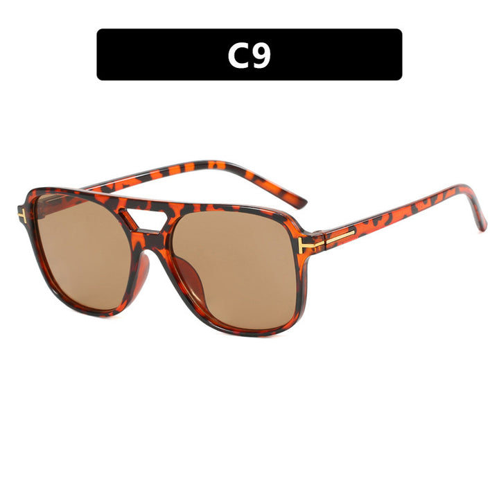 Dame moteriktig solbrille i stilfull ramme Luvikno