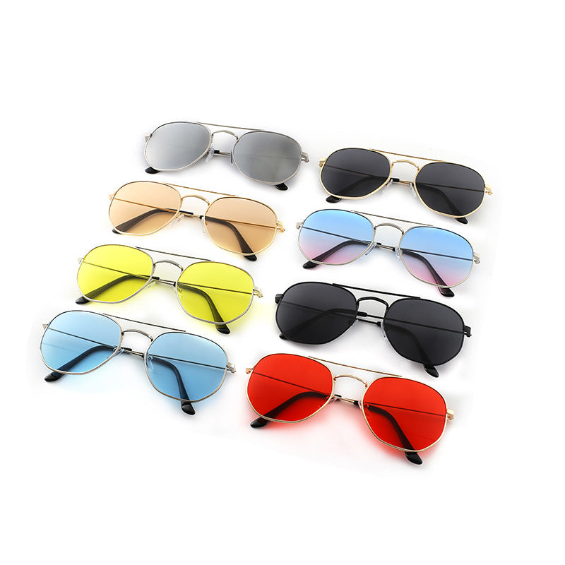 Dame solbrille med oval ramme og beskyttende gradientlinse Luvikno