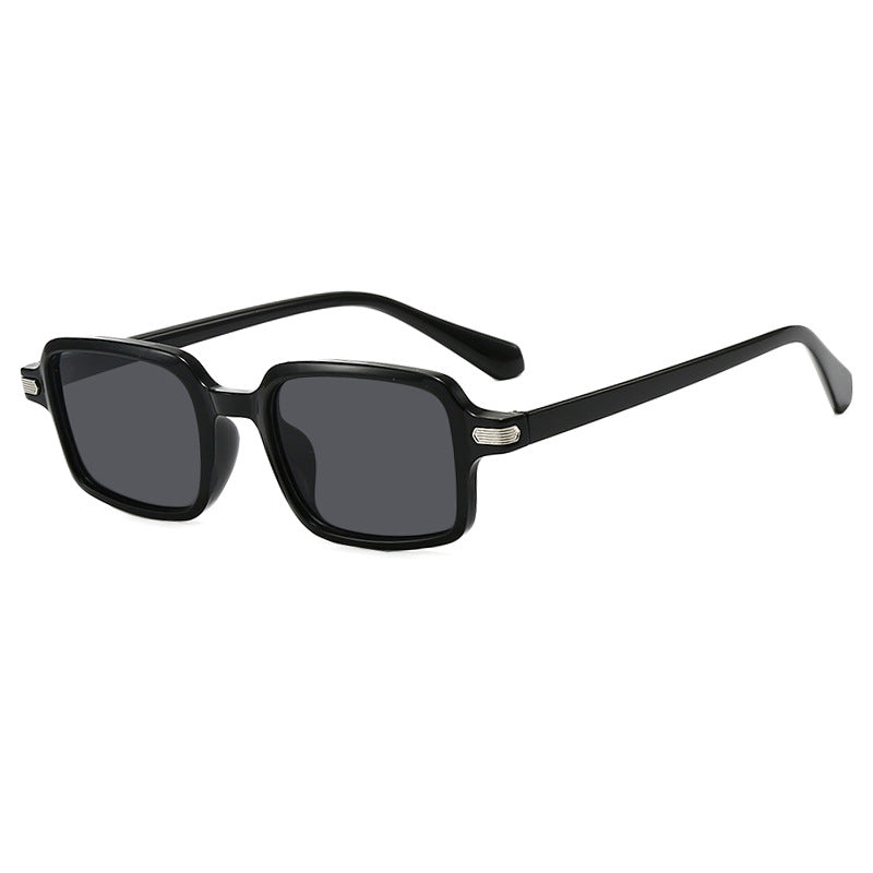 Dame kvadratisk solbrille med beskyttende UV-filter og robust ramme Luvikno