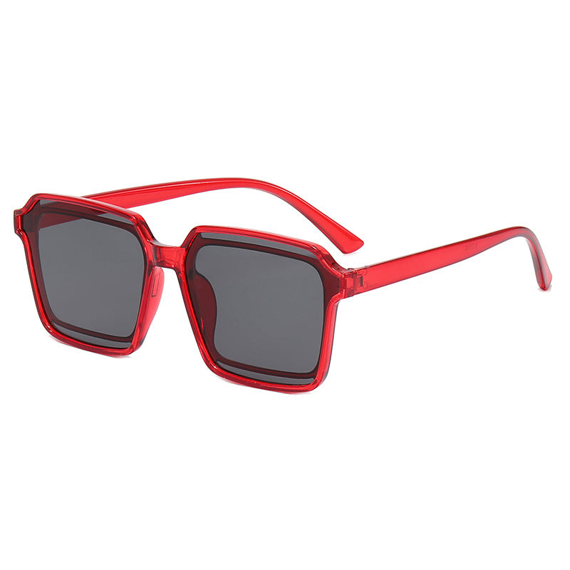 Dame elegant firkantet solbrille med robust ramme Luvikno