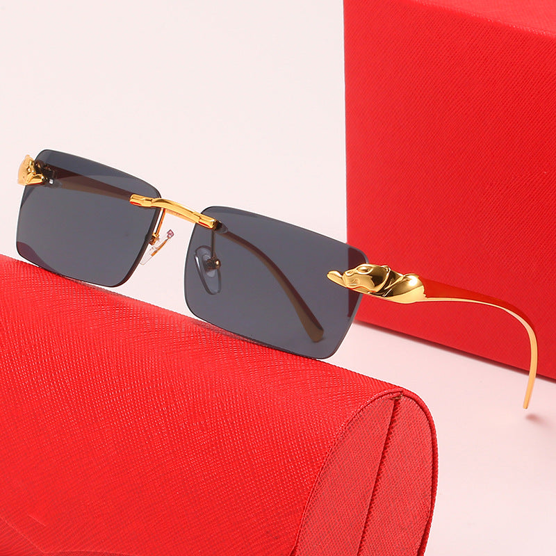 Dame moteriktig solbrille med elegant metallramme og innovative linser Luvikno