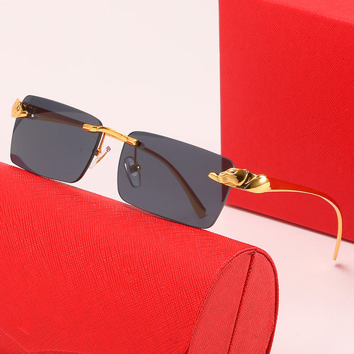 Dame moteriktig solbrille med elegant metallramme og innovative linser Luvikno