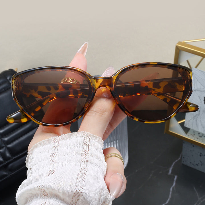 Dame Cat-Eye solbriller med moderne design Luvikno