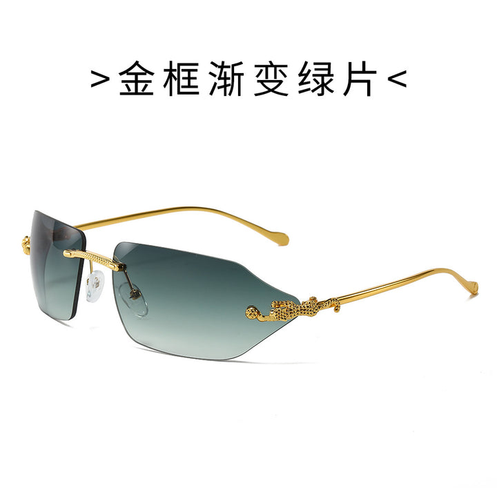 Dame Motefull solbrille med elegant ramme og eksklusive detaljer Luvikno