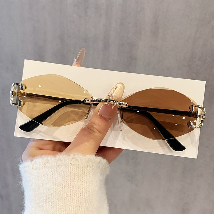 Dame futuristisk solbrille med iøynefallende heksagonalramme og høykvalitets glitrende aksenter Luvikno