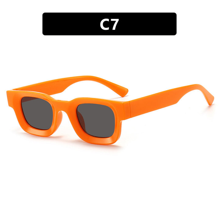 Dame moteriktig solbrille i elegant, kantet design Luvikno