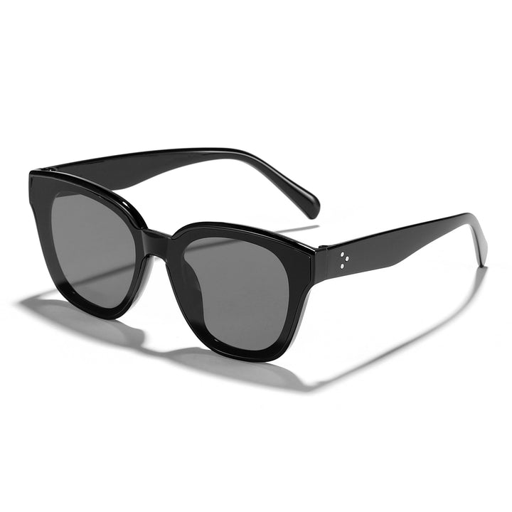 Dame moteriktig solbrille med bred ramme og myke linser Luvikno