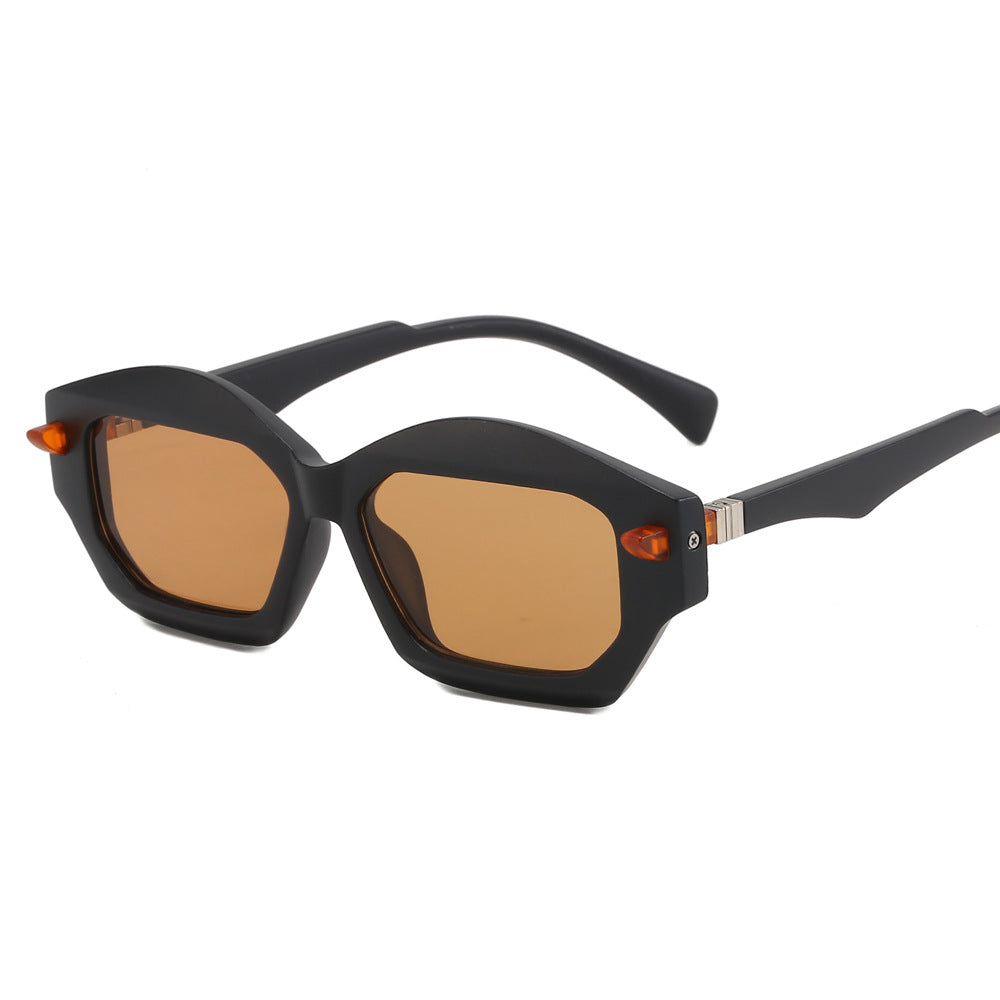 Damer moderne solbrille med iøynefallende ramme Luvikno