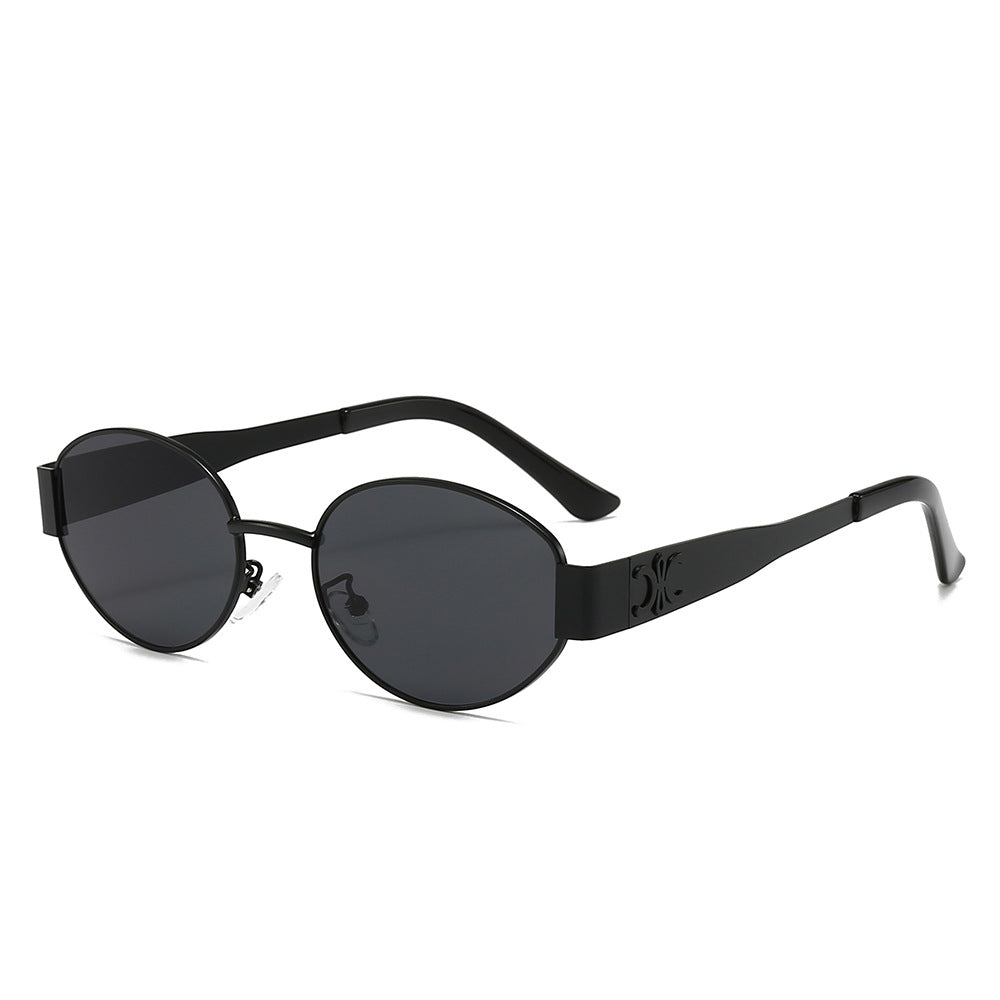 Dame Designer-solbrille med elegant oval ramme og unike aksenter Luvikno