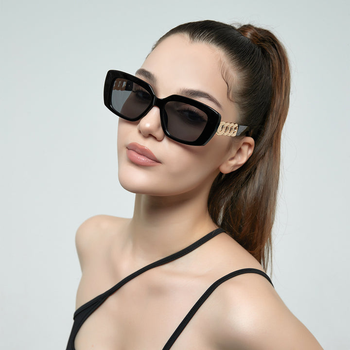 Dame elegant kvadratisk solbrille med gullutstyrt ramme Luvikno