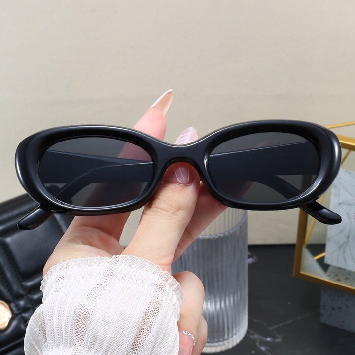 Dame moteriktig solbrille med oval design og UV-beskyttelse Luvikno
