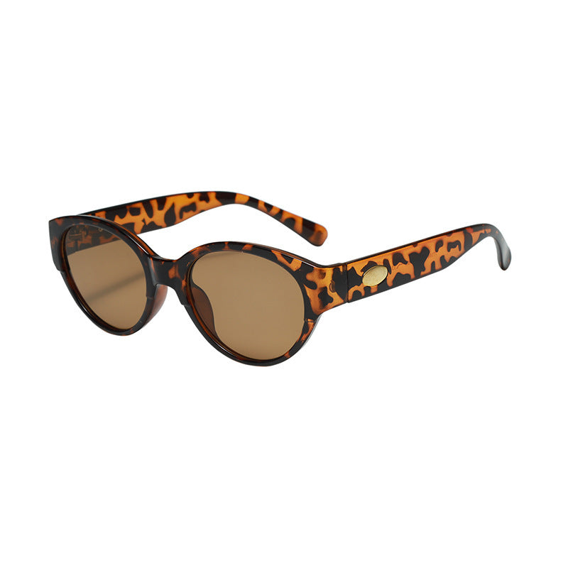 Dame moteriktig retro solbrille i moderne stil Luvikno