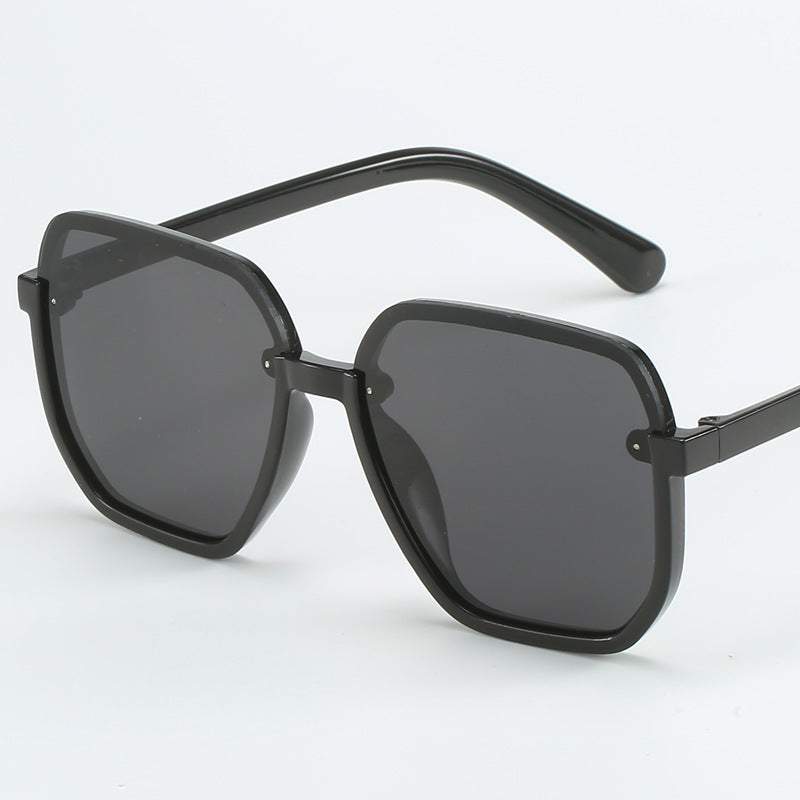 Dame geometrisk solbrille i moderne design Luvikno