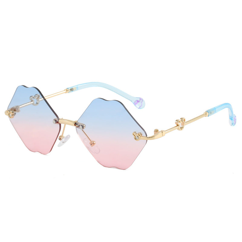 Dame geometrisk oversized solbrille med detaljerte, luksuriøse rammer Luvikno