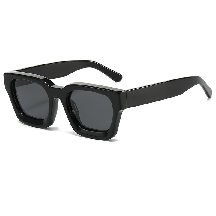 Dame designer solbrille med moderne, kvadratisk ramme og UV-beskyttelse Luvikno