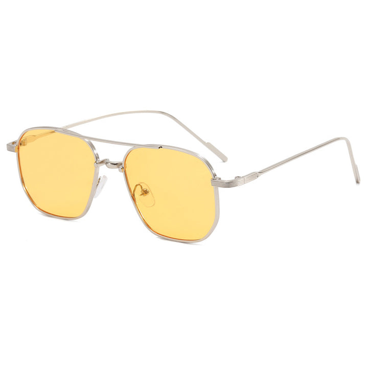 Dame moteriktig geometrisk brille med elegant metallramme Luvikno
