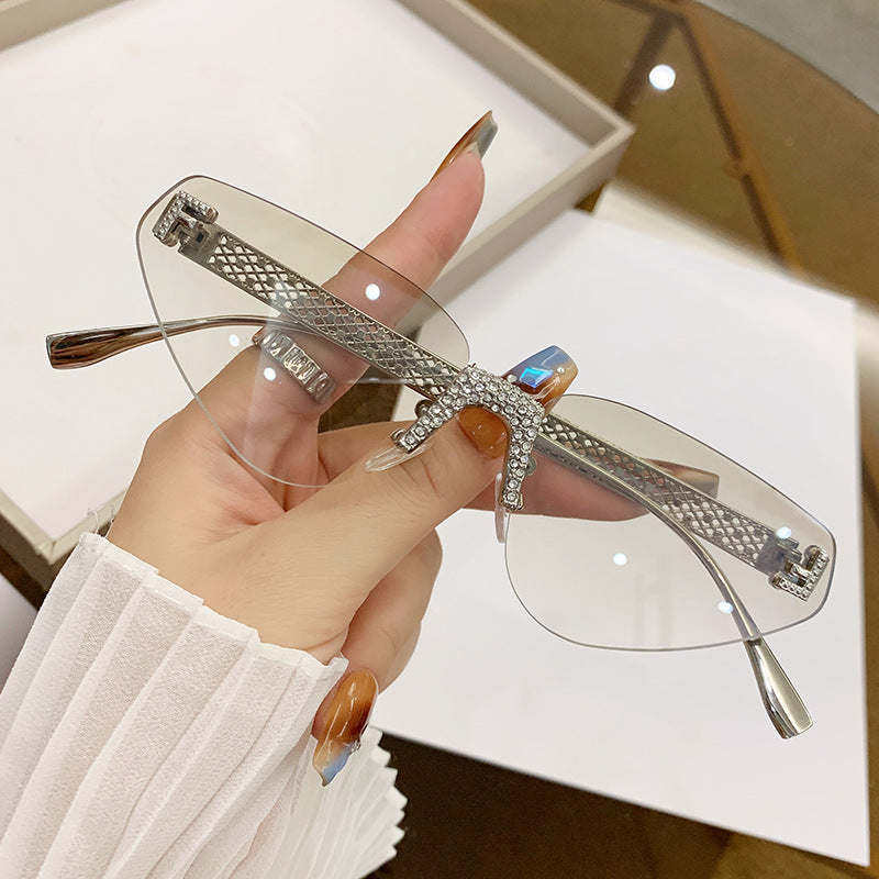 Dame Designer katteøyne-solbrille med glitrende strass-dekor Luvikno