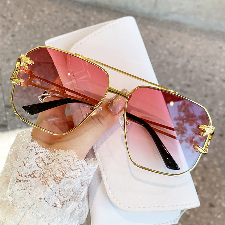 Dame kvadratisk solbrille med luksuriøs metallramme Luvikno