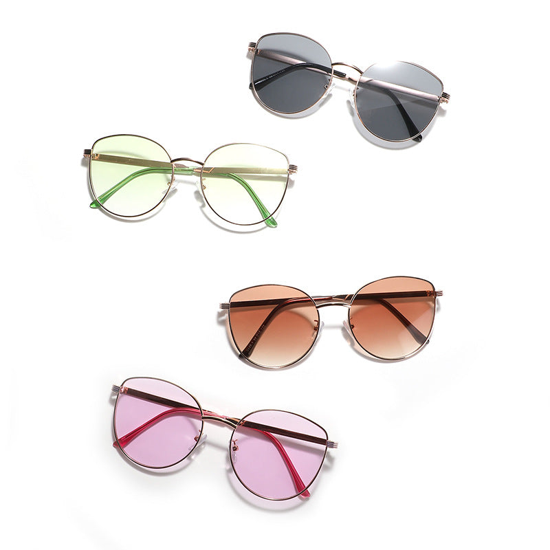 Dame geometrisk solbrille med smal metallramme Luvikno